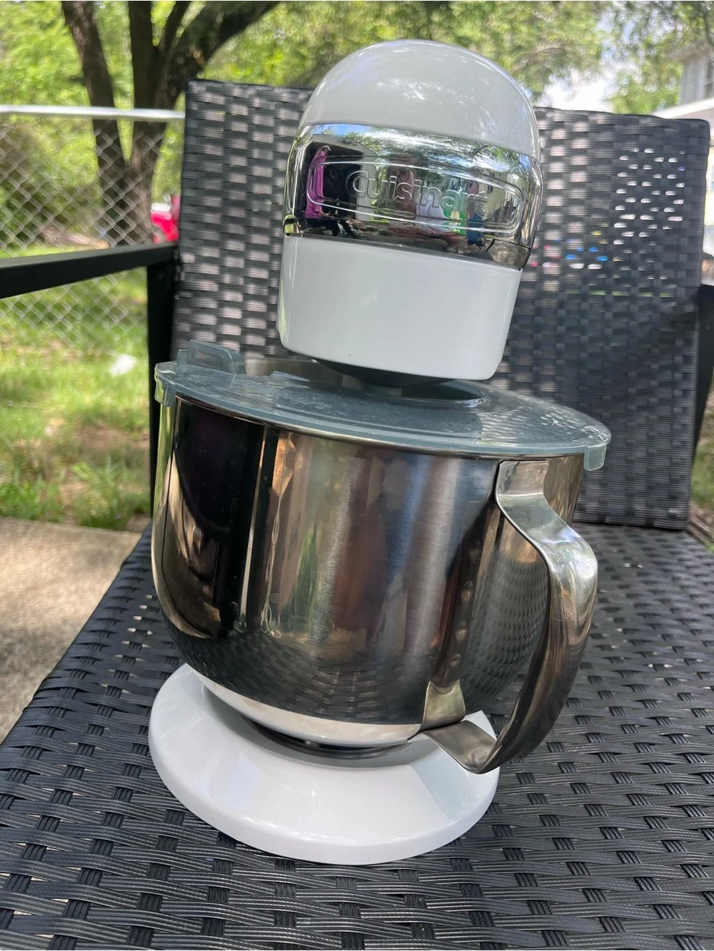 Cuisinart White Tilt-Head Stand Mixer with Stainless Bowl and Splash Guard